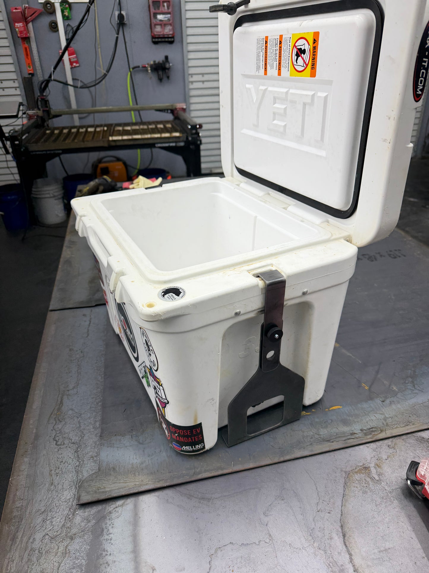 Yeti 35 universal lockable mounts